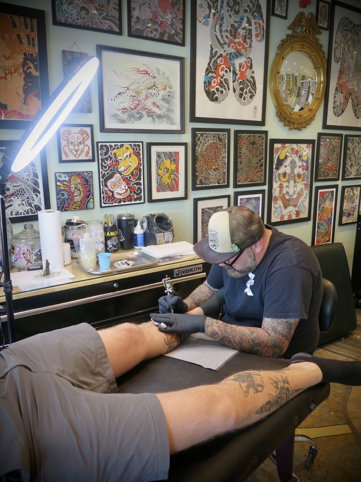Ari tattooing a client