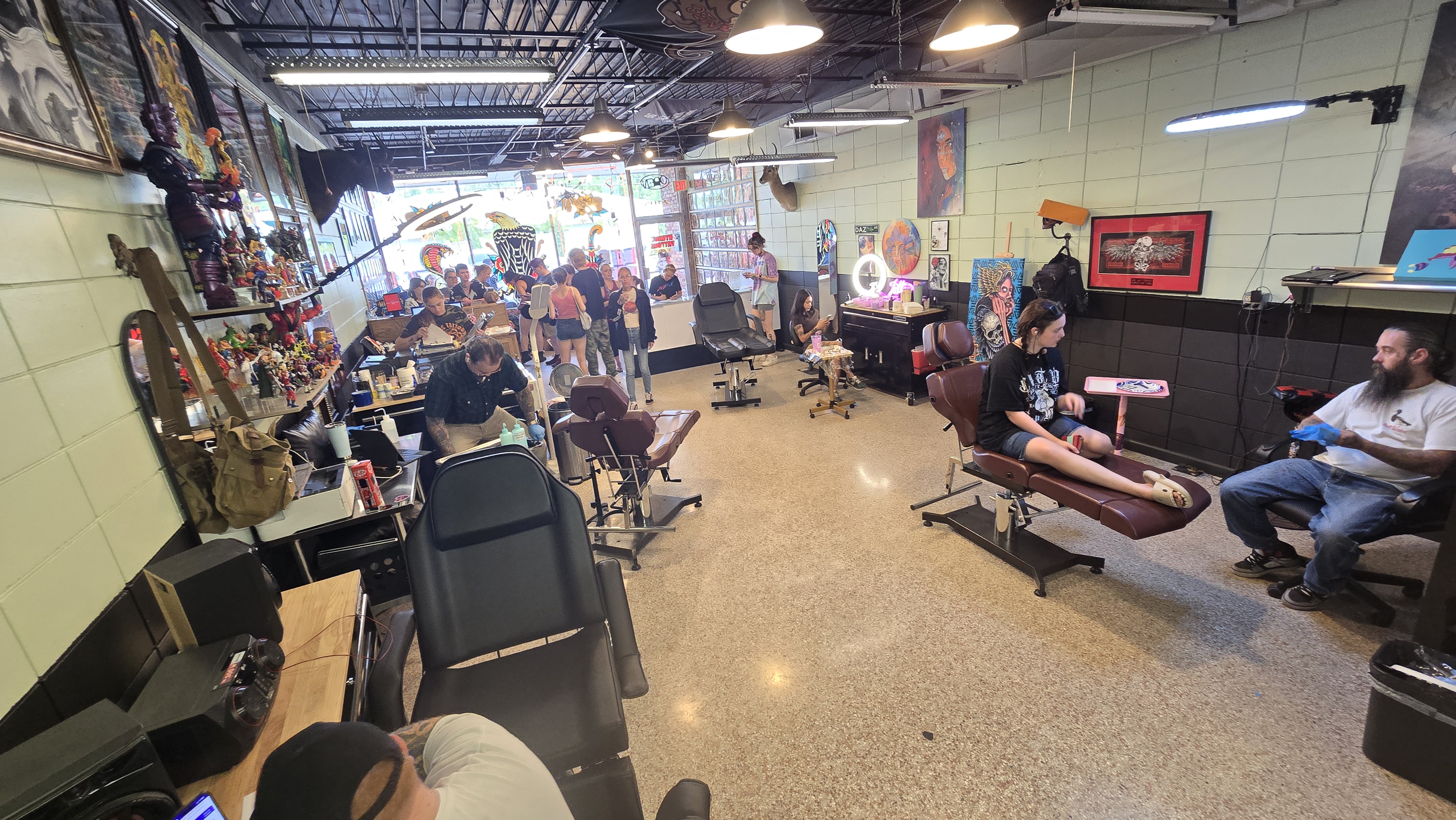 Atomic Tattoos Lakeland staff tattooing