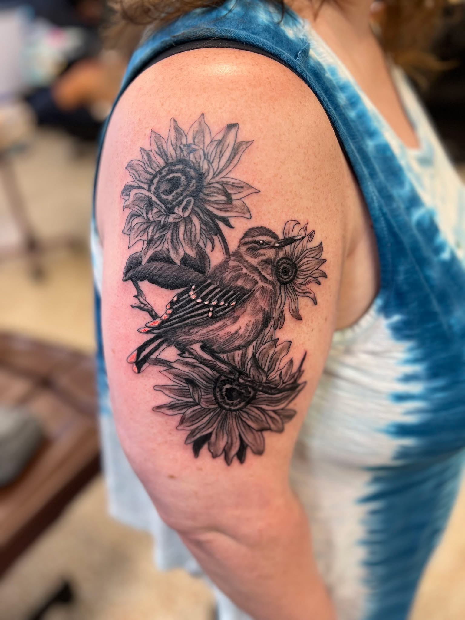 Black and gray bird and sunflower by Hector